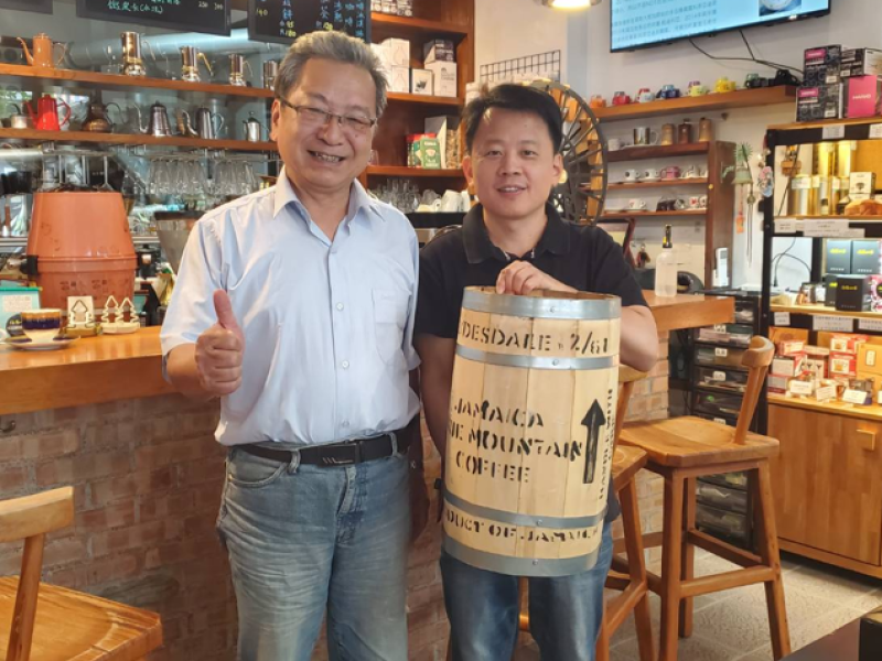 【職人精神．生豆溯源．謙手花蓮】從藥燉排骨到精品咖啡 職人李建秒堅持「水與誠信」的醇香之路